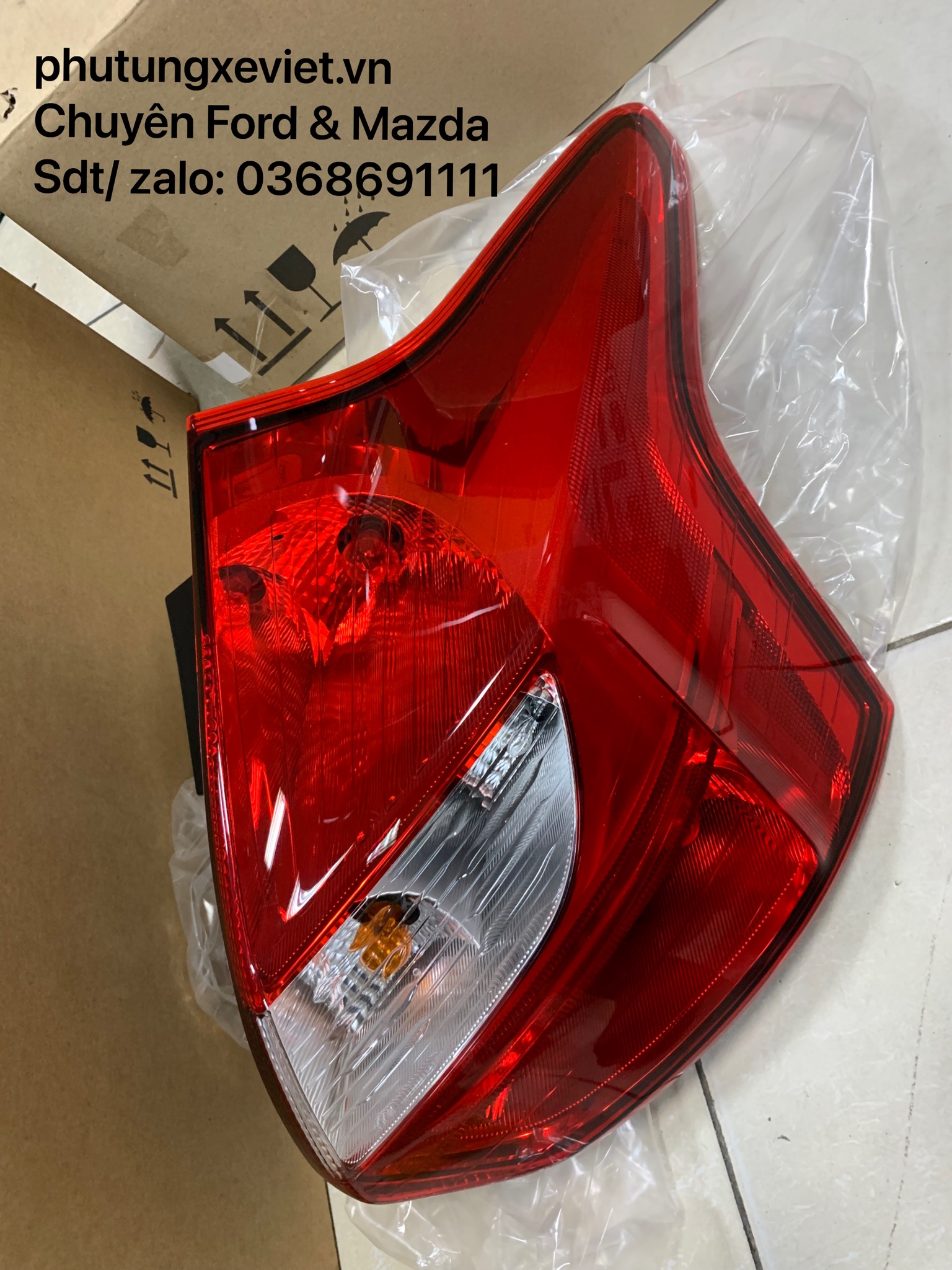 Đèn hậu Ford Focus (Hatback 5 cửa) BM51-13404-A BM5113404B BM5113405B