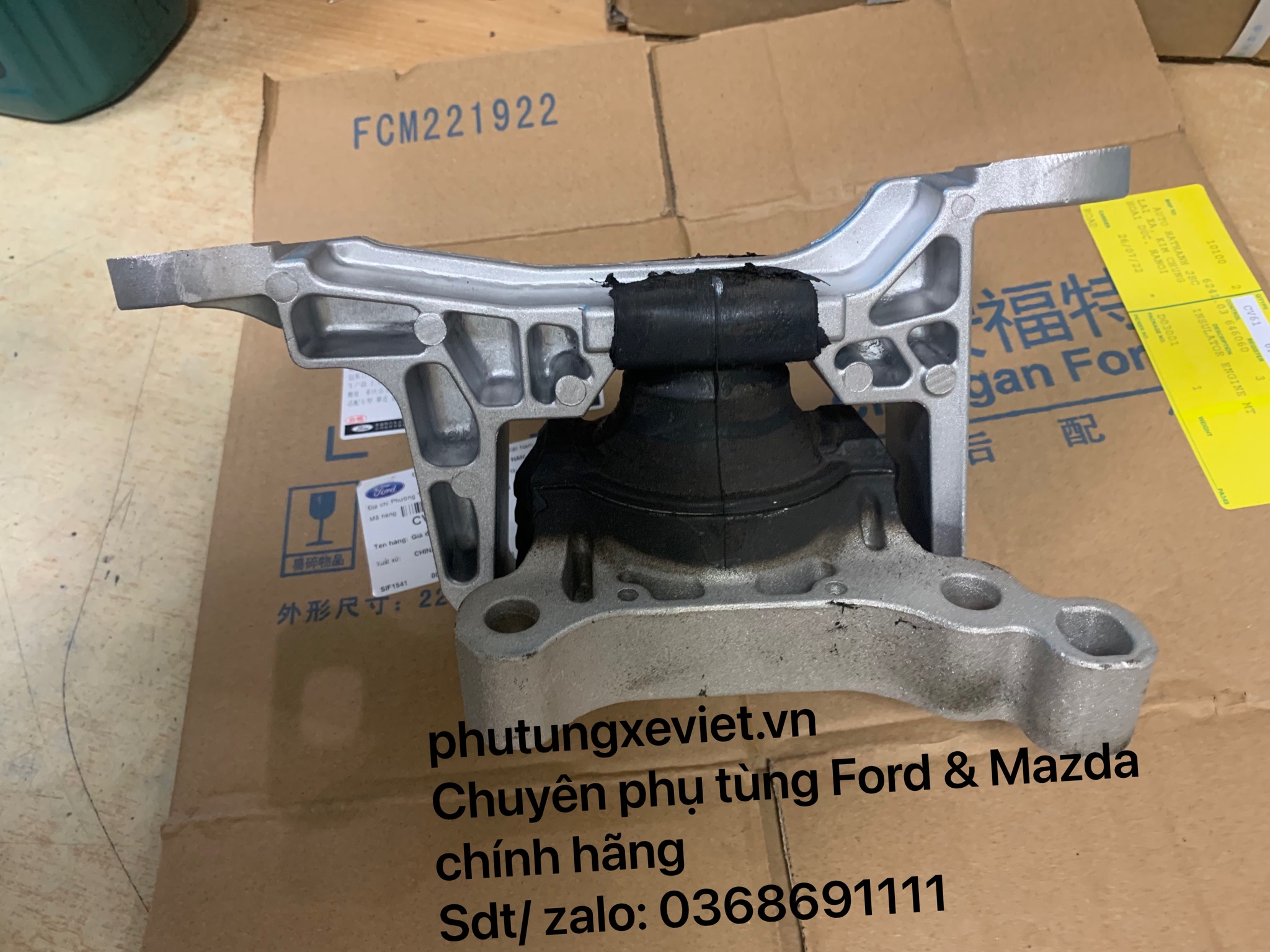 Chân máy phải (chân đầu máy) Focus 2016 CV616F012GA