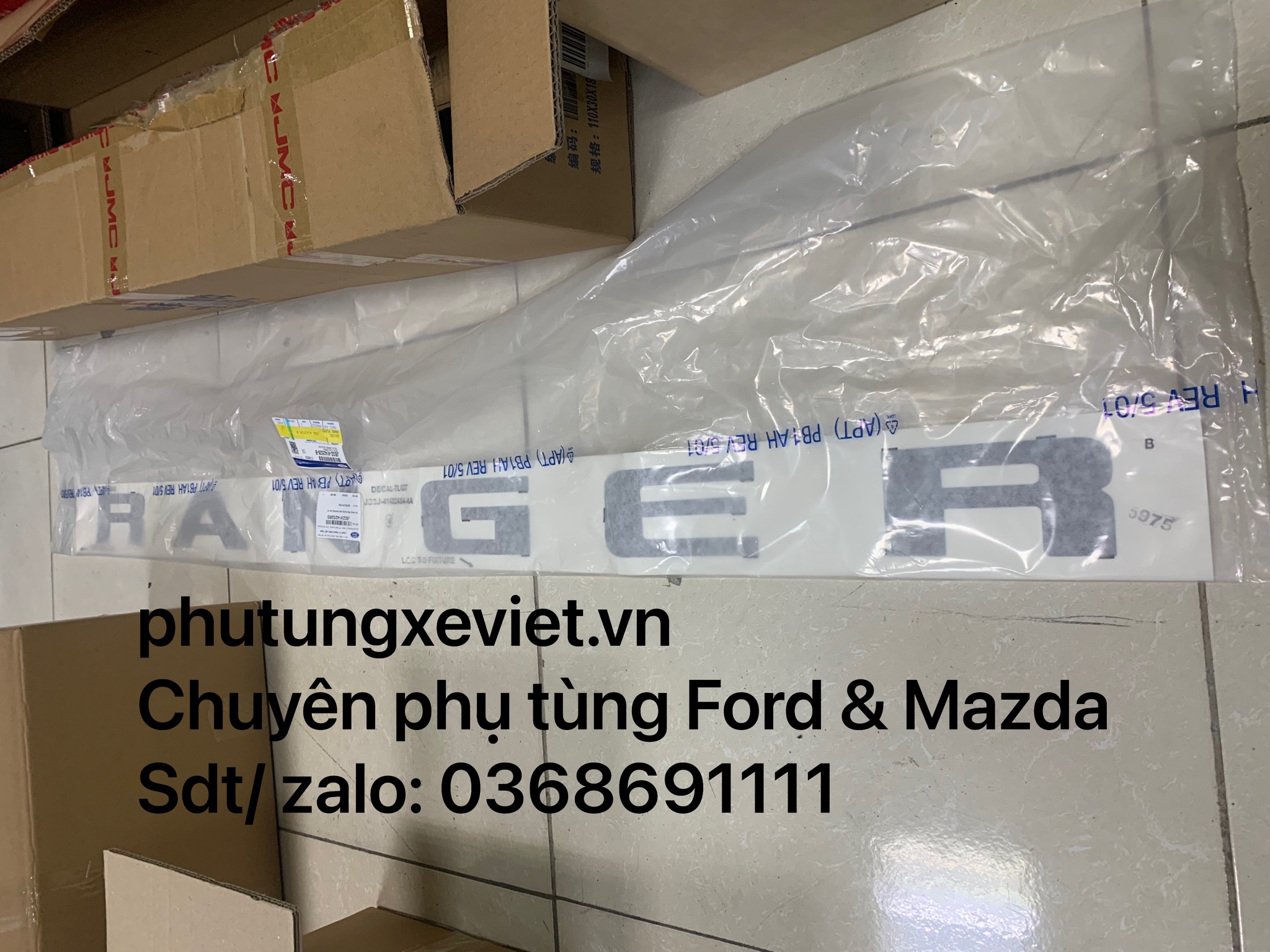 Tem chữ decal Ranger cửa thùng sau (chữ dán) JB3Z414528B