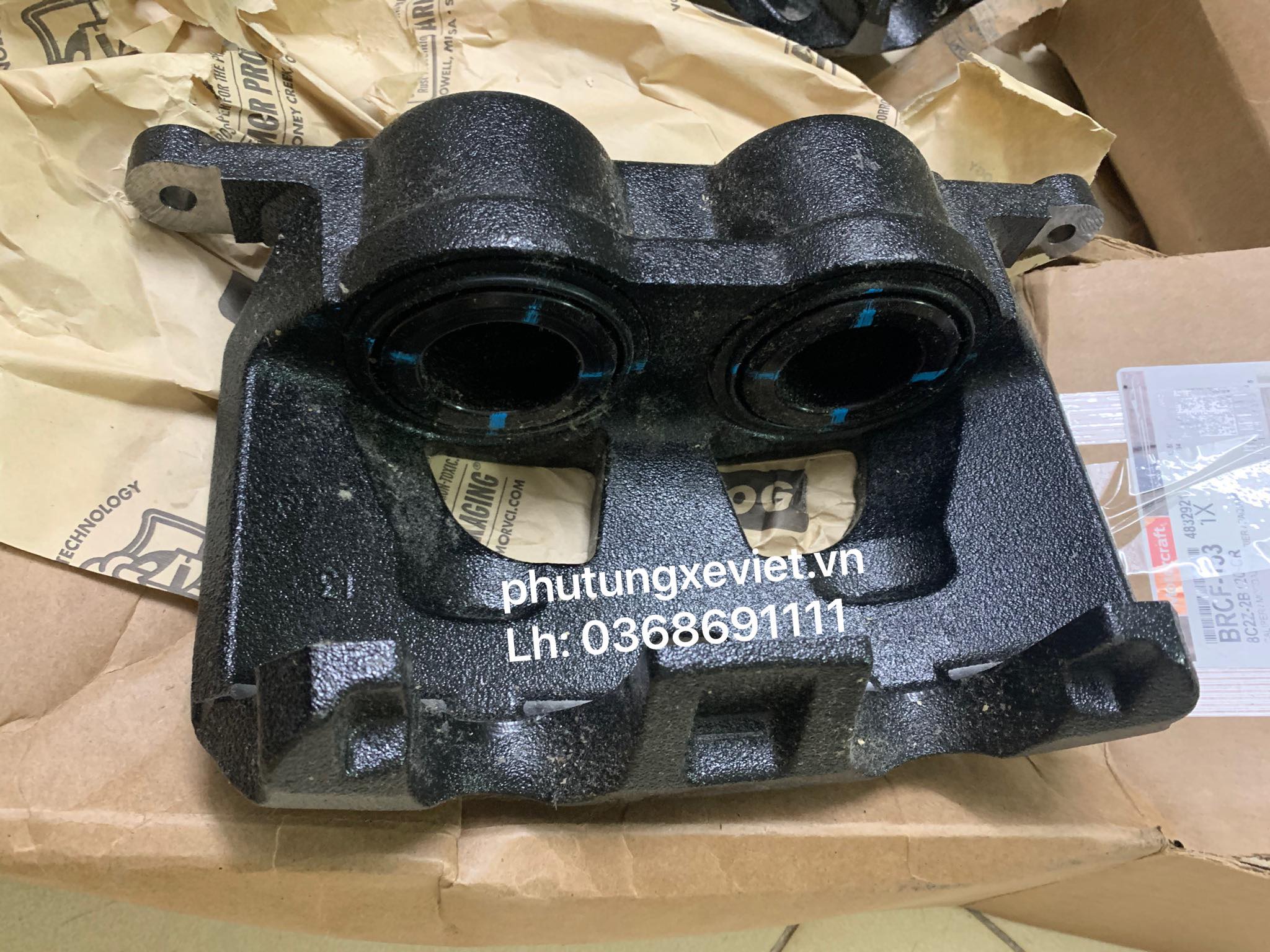 Cụm caliper phanh trước Ford (E-150, E-250, E-350, E-450)