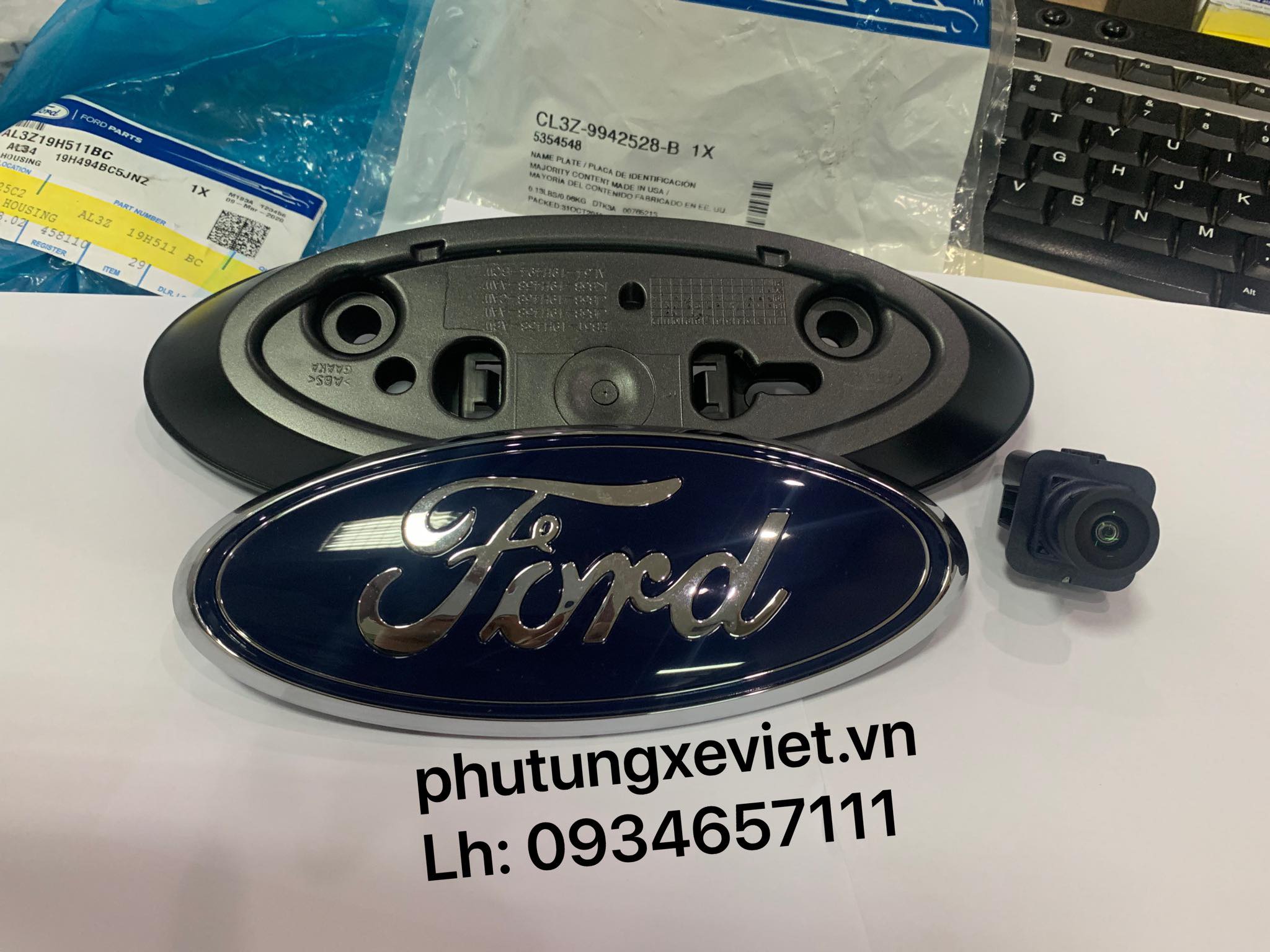 Lô gô tích hợp Camera lùi Ford Raptor