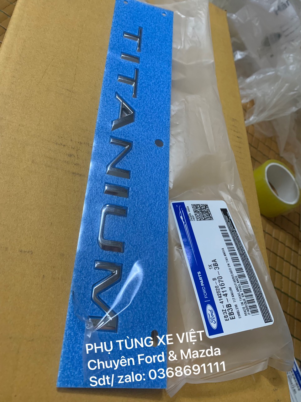 Chữ Titanium sau xe Everest 2015 16 17 18 19 20 21 EB3B4116703BA EB3Z4142528B