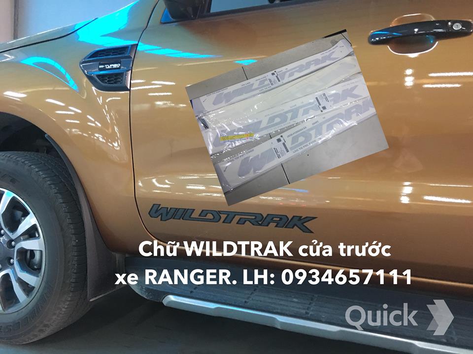 Chữ Wildtrak cửa trước Ford Ranger