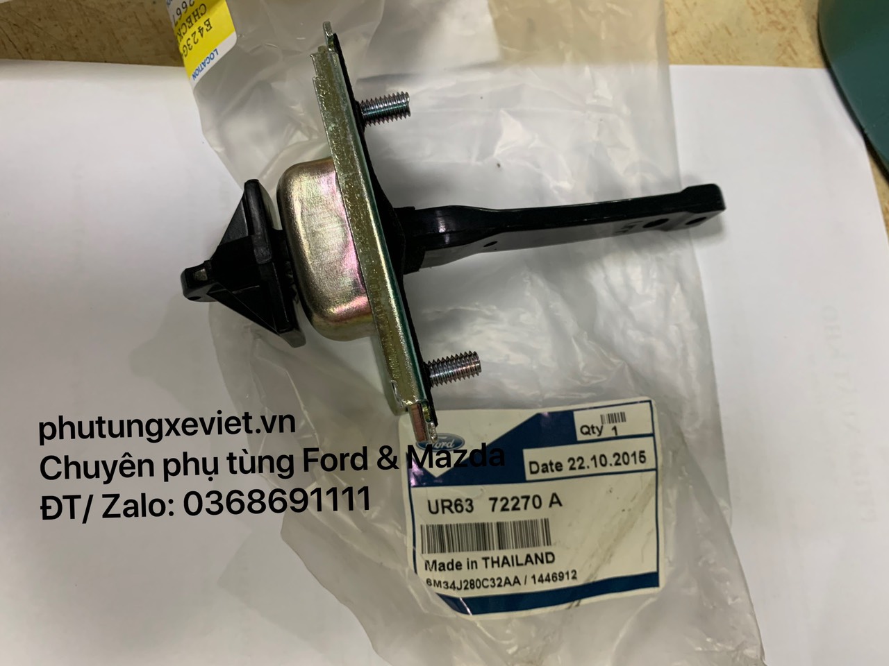 UR6372270A / UR63-72270-A Dẫn hướng cửa sau Ford Ranger – Everest