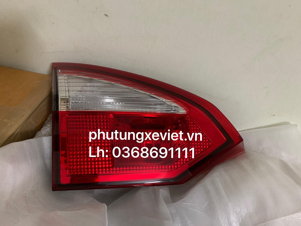 Đèn hậu miếng trong, trên cốp Ford Fiesta (2013-2014-2015-2016-2017-2018)