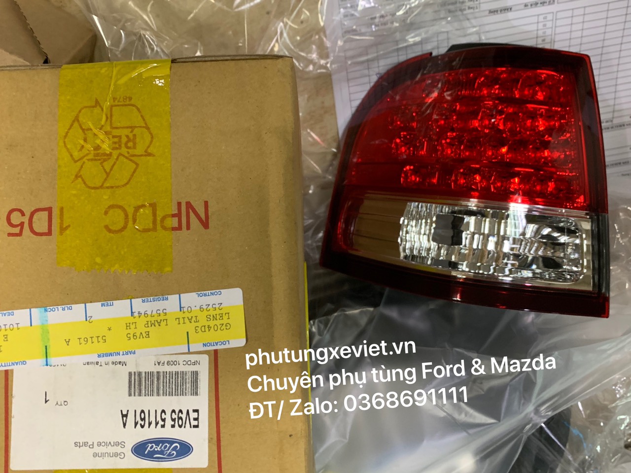 EV9551151A / EV9551161A Vỏ đèn hậu ngoài Ford Escape (trên hông)