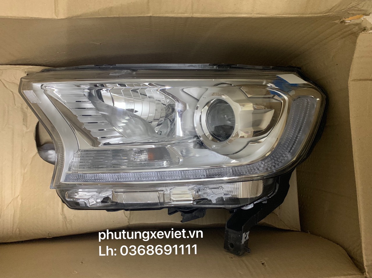 Đèn pha trái Ford Everest 2016/ 2017 / EB3B13D155BN / EB3B-13D155-BN