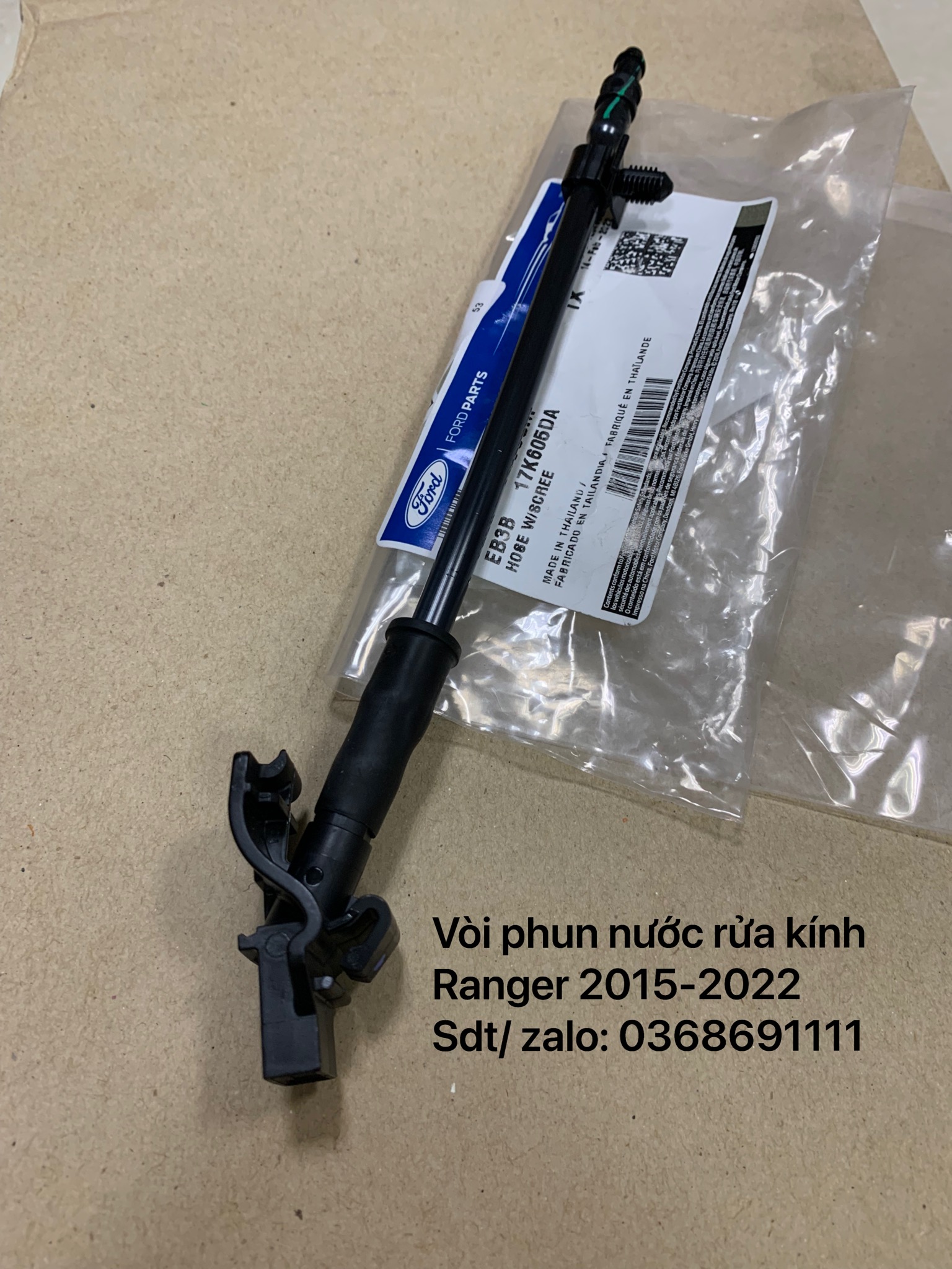 Vòi phun nước rửa kính Ford Ranger Everest EB3B17K605DA EB3B17666AA