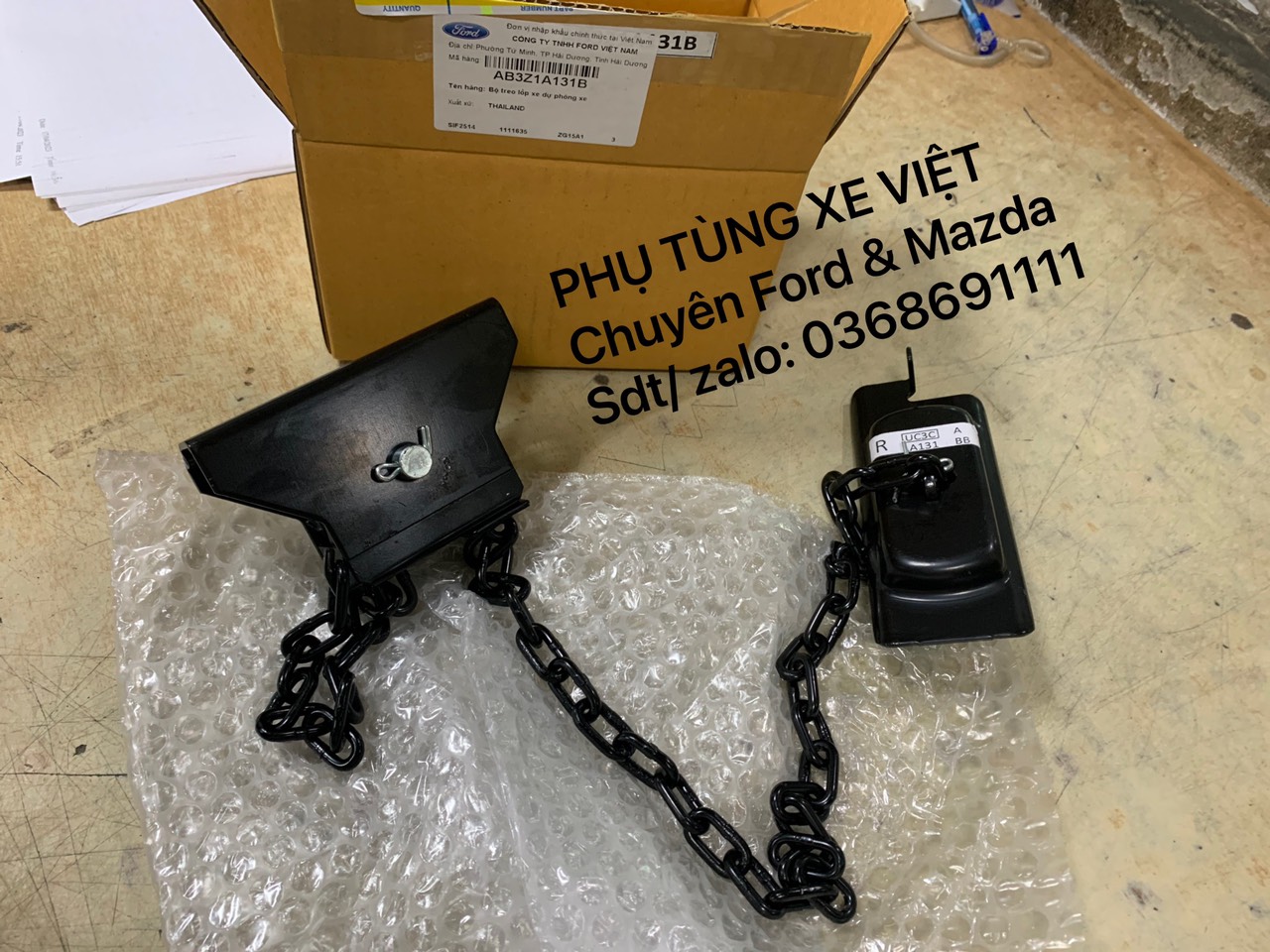 Giá treo lốp dự phòng Ford Ranger AB311A131BB AB3Z1A131B