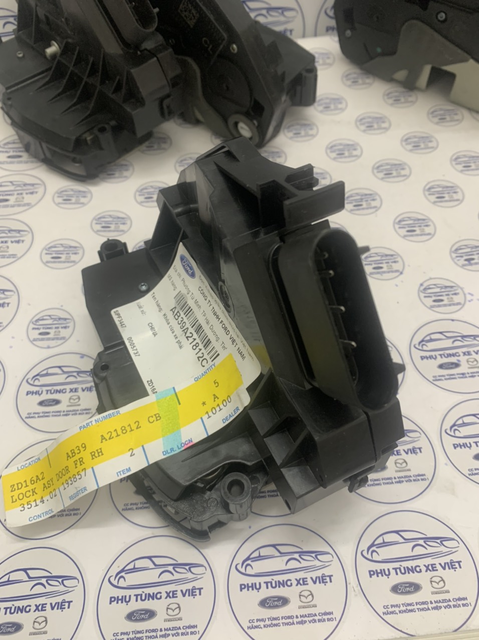 Khóa ngậm cửa trước phải Ford Ranger, Mazda BT50, Everest 3.2 & 2.2 AB3Z5821812C AB39A21812CB 4 chân