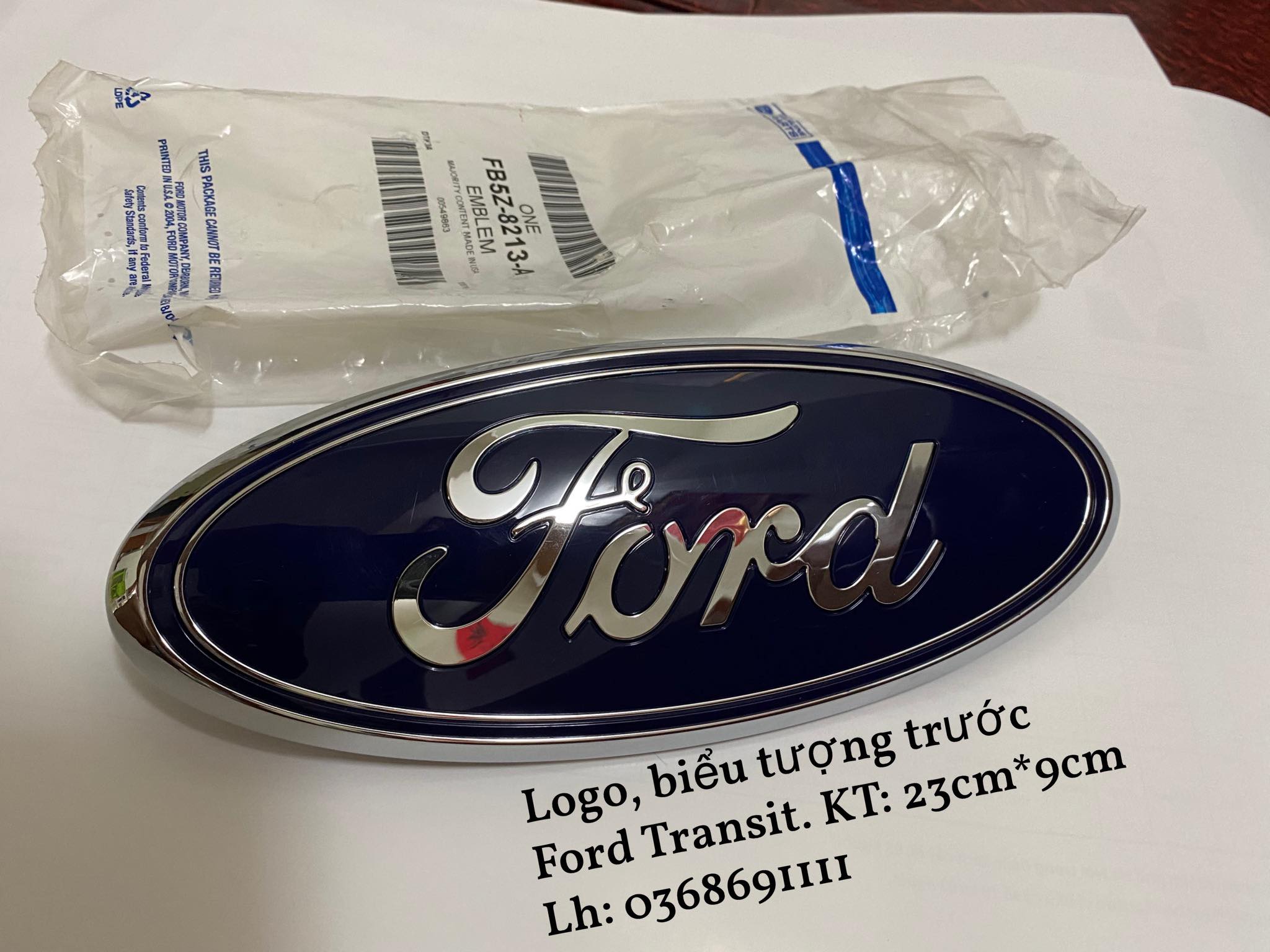 Biểu tượng, chữ Ford, Logo trước trên ca lăng, đầu xe Ford Transit