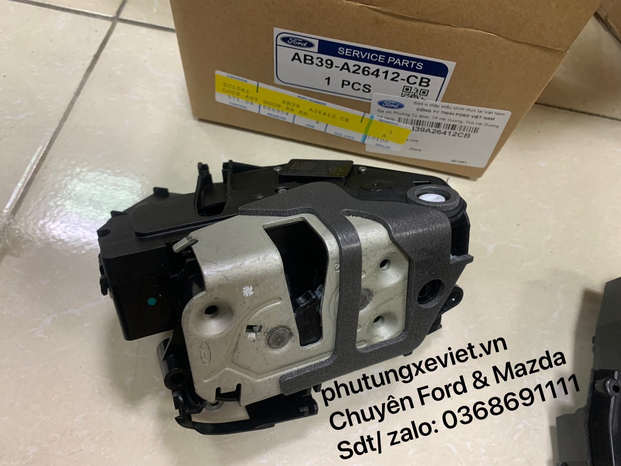 Ổ khóa ngậm cửa sau phải 4 giắc điện Mazda BT 50 UF9P59YD8A ab39a26412cb 1D0059YD8