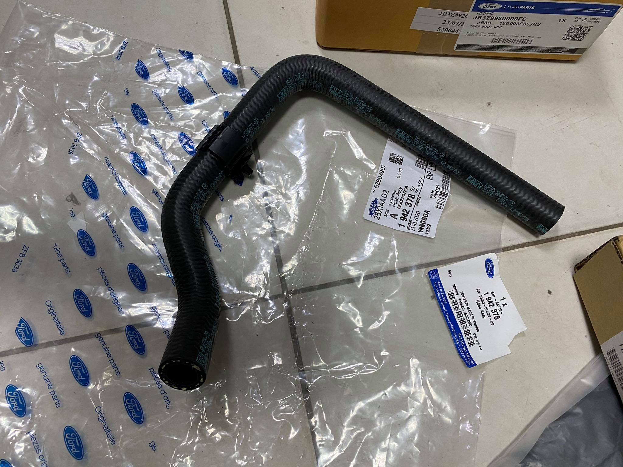 Tuy ô, ống nước két sưởi Ford Ranger / BB3Q-8N039-GB / BB3Q8N039GB
