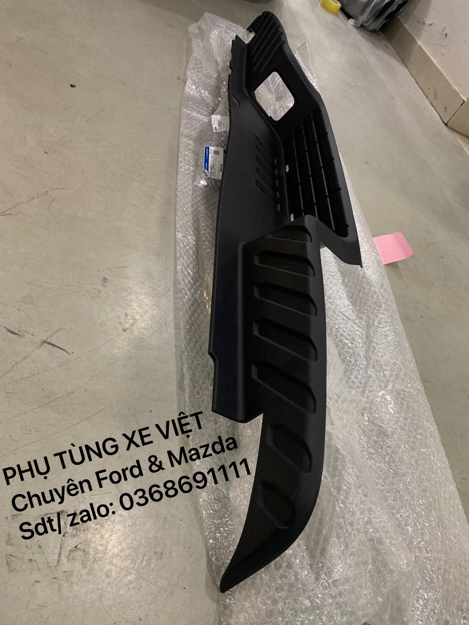 Ốp nhựa trên cản sau Ranger 2022 N1WZ17B807A N1WZ17B807J N1W8-17B810-A