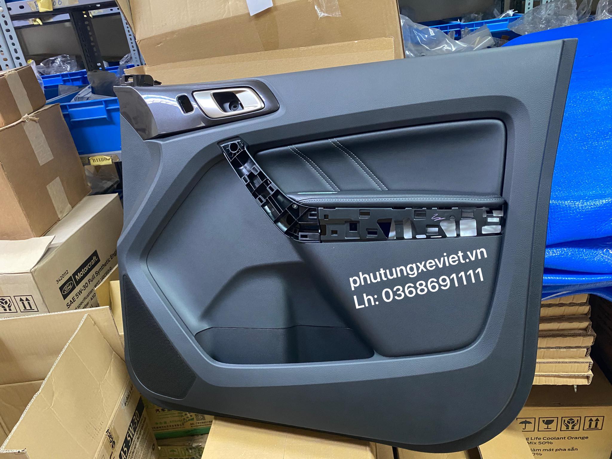 Tappy cửa trước phải Ford Everest 2016-2021 / JB3B-4123942-UB1F63
