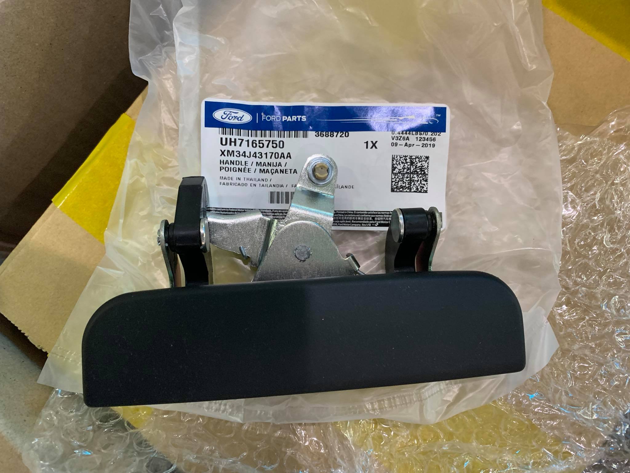 Tay mở cửa thùng sau Ford Ranger / UH71-65750 / XM34J43170AA