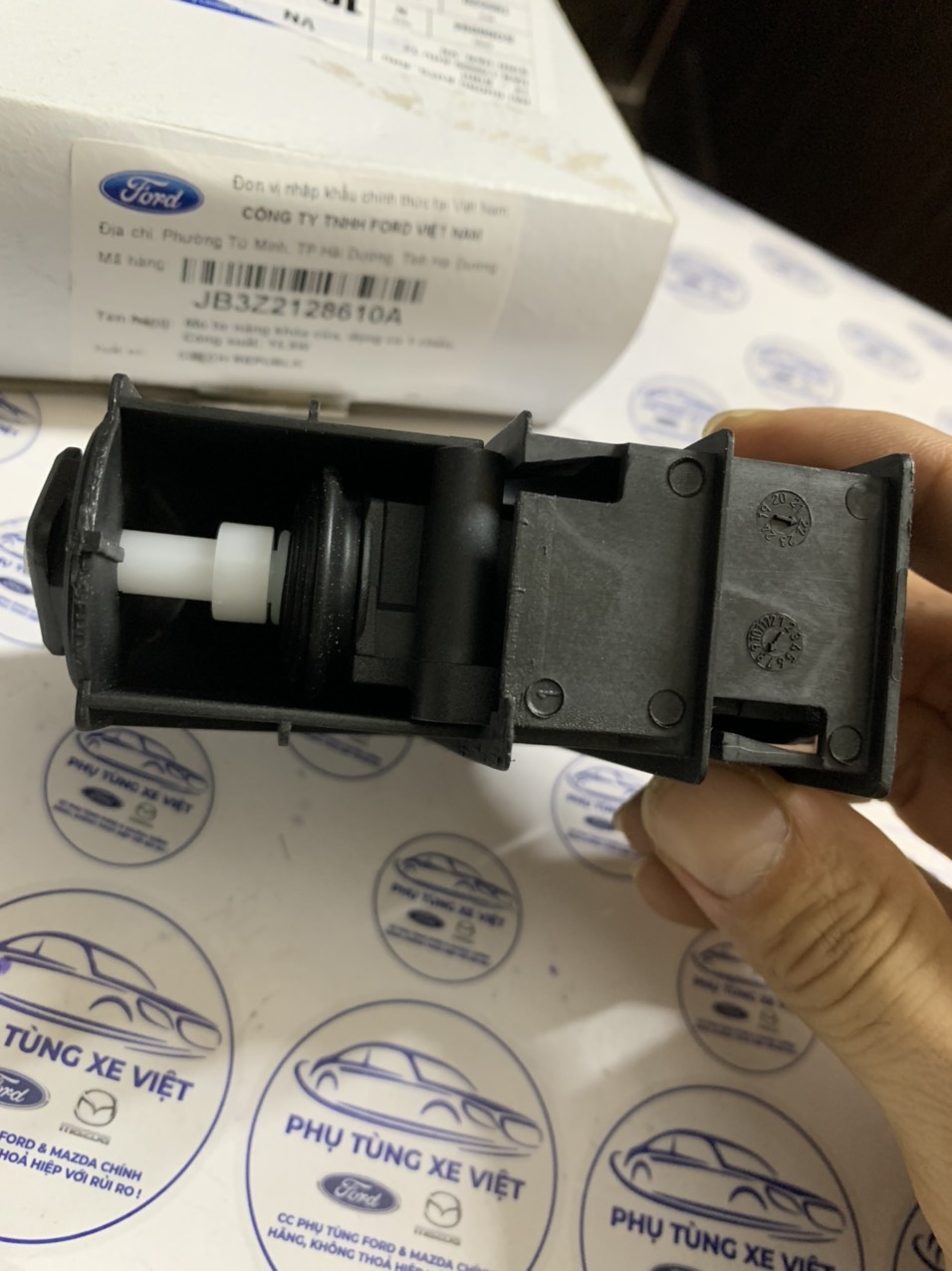 Mô tơ mở nắp bình dầu Ford Ranger JB3Z2128610A