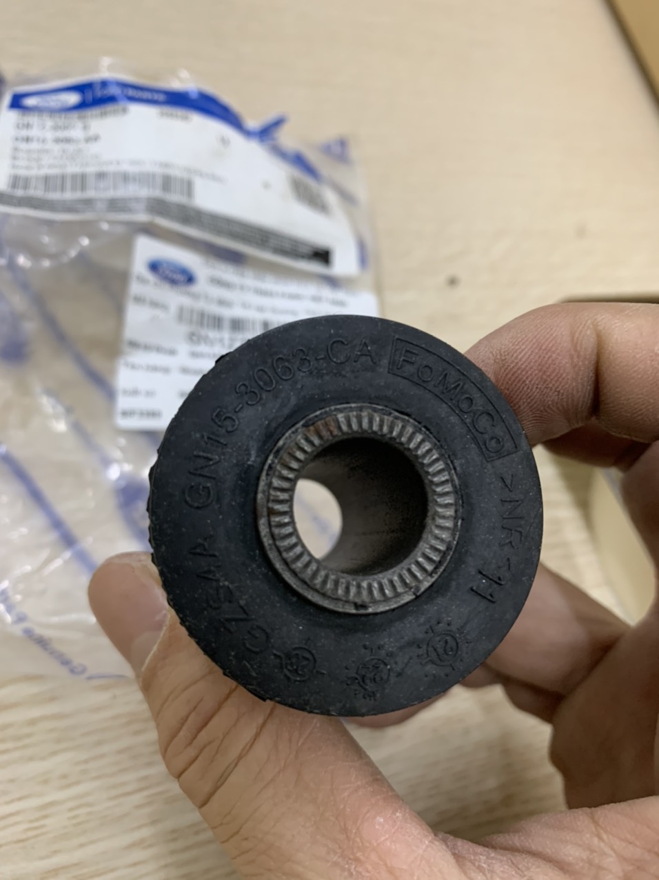 Cao su càng a dưới EcoSport GN153063CA GN1Z3069B / nhỏ