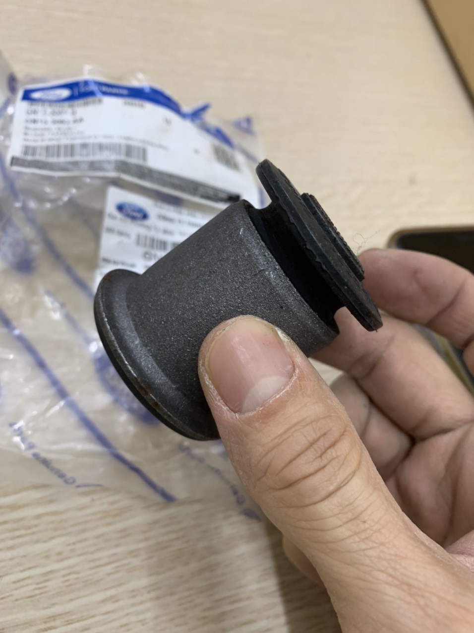 Cao su càng a dưới EcoSport GN153063CA GN1Z3069B / nhỏ