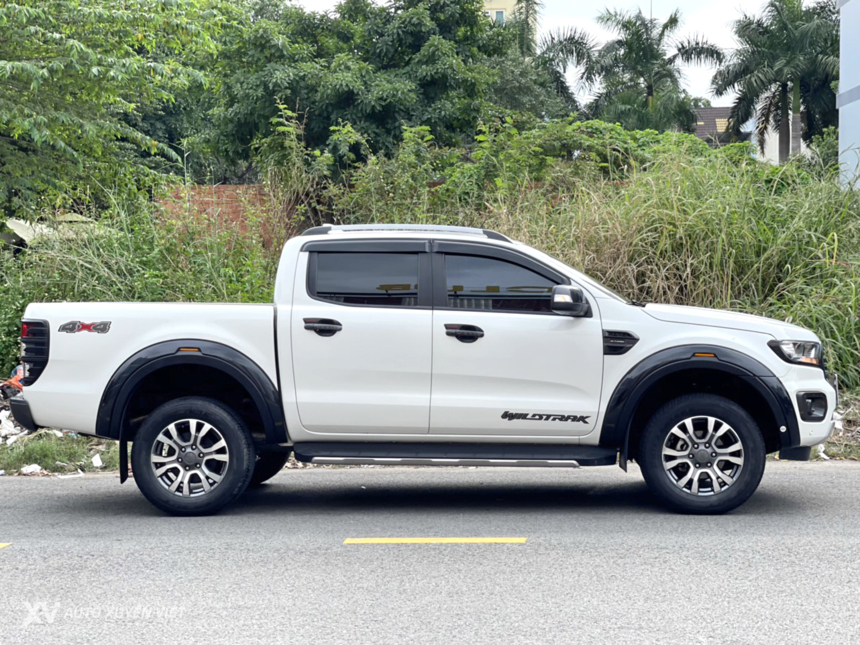 chữ Wildtrak dán cửa trước Ford Ranger 2015-21 JB3Z4120000AB