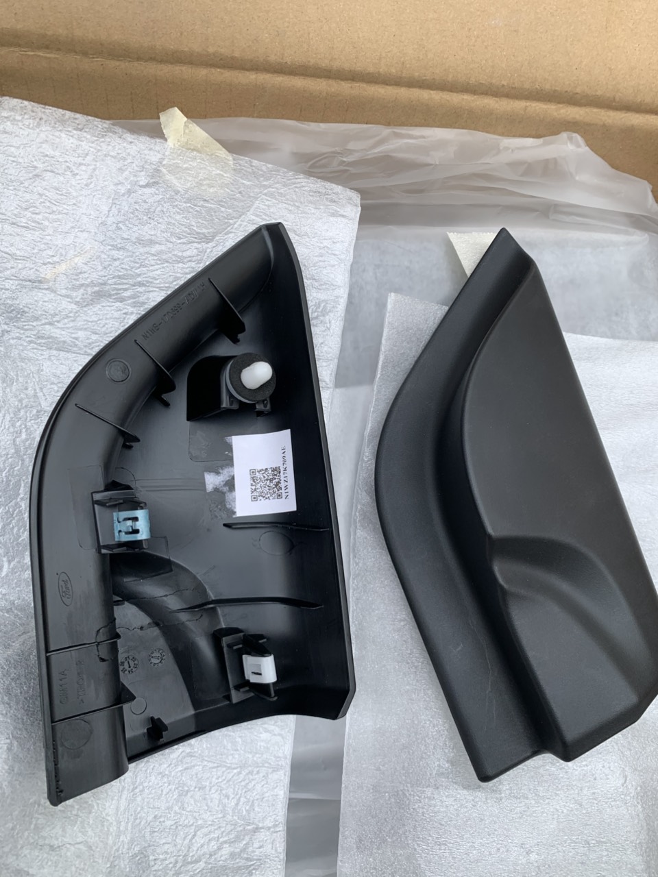 Ốp chân gương trong xe Ford Ranger 2024 N1WZ17K709AC AE