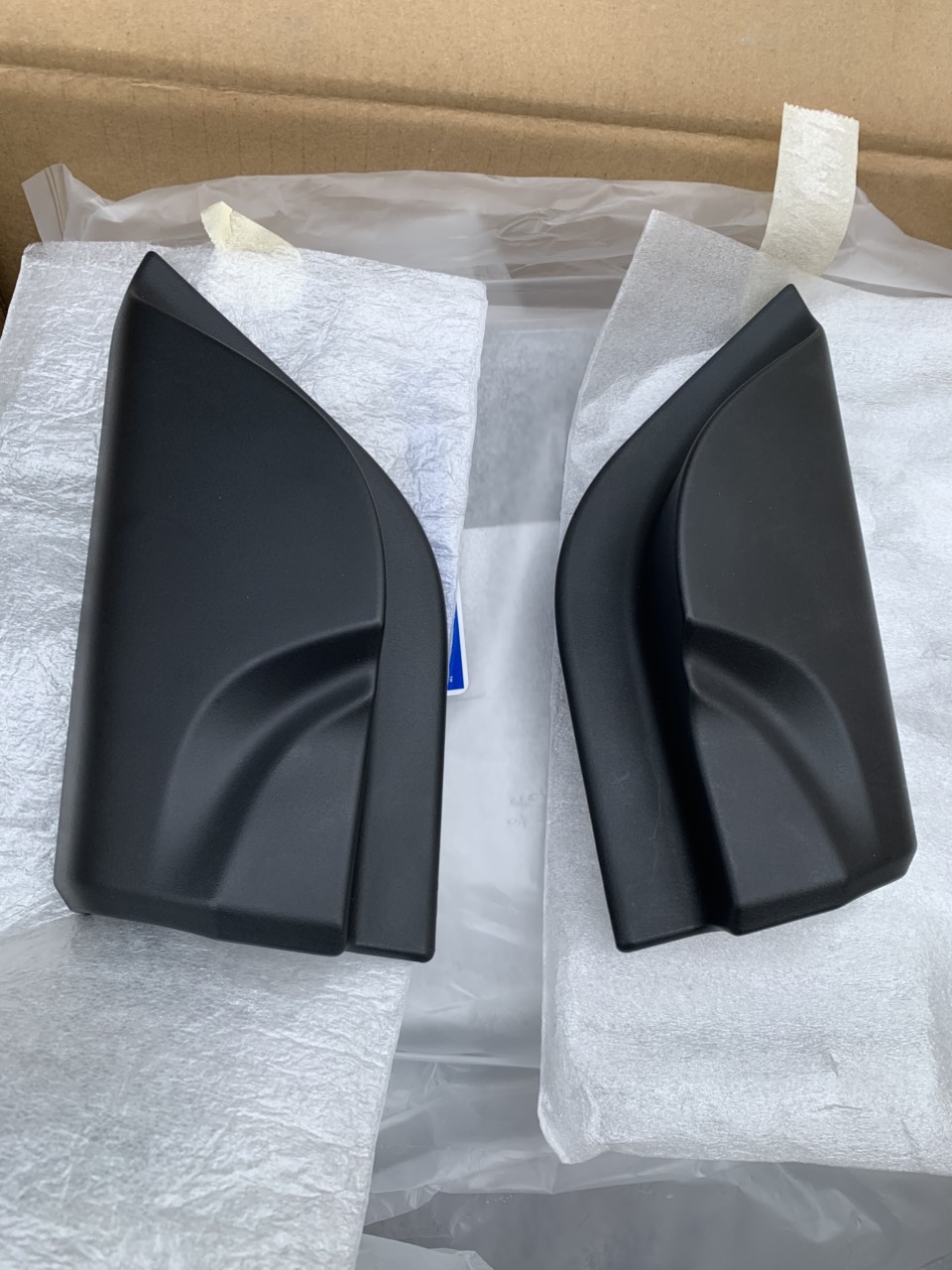 Ốp chân gương trong xe Ford Ranger 2024 N1WZ17K709AC AE