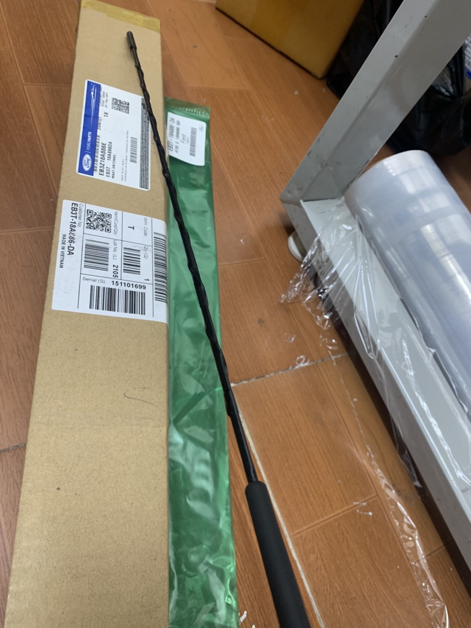 Ăng ten chính hãng Ford Ranger 3.2 EB3Z18A886F EB3T18A886C