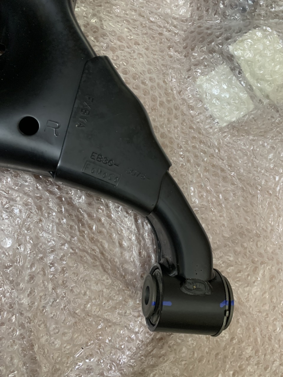 Càng a dưới Ranger 3.2 , mazda BT 3.2 EB3Z3078F EB3Z3079F