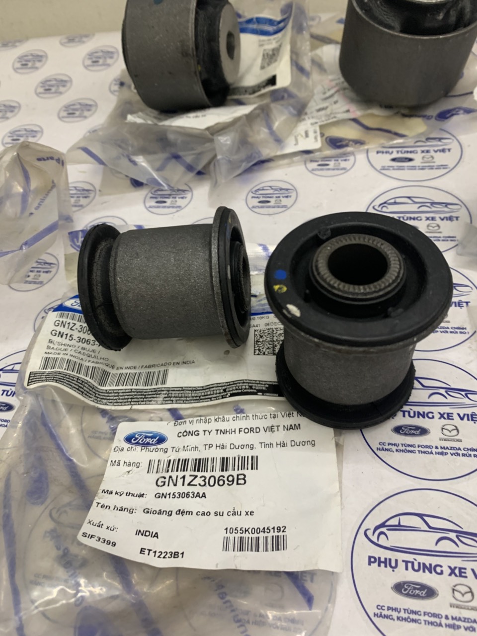 Cao su càng a Ford EcoSport, nhỏ, lỗ tròn GN1Z3069B CN153063