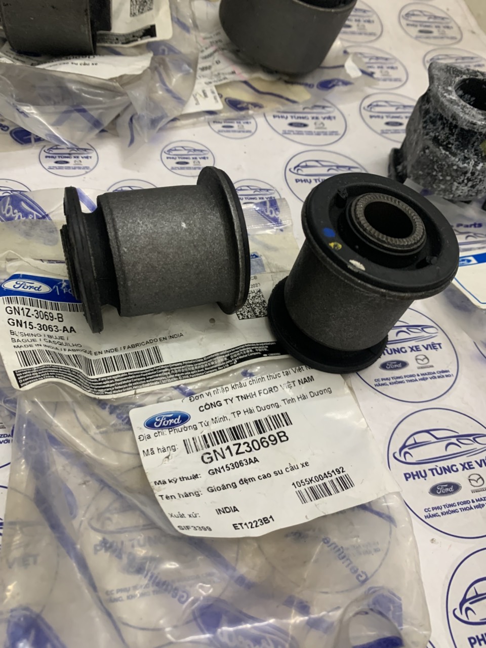 Cao su càng a Ford EcoSport, nhỏ, lỗ tròn GN1Z3069B CN153063