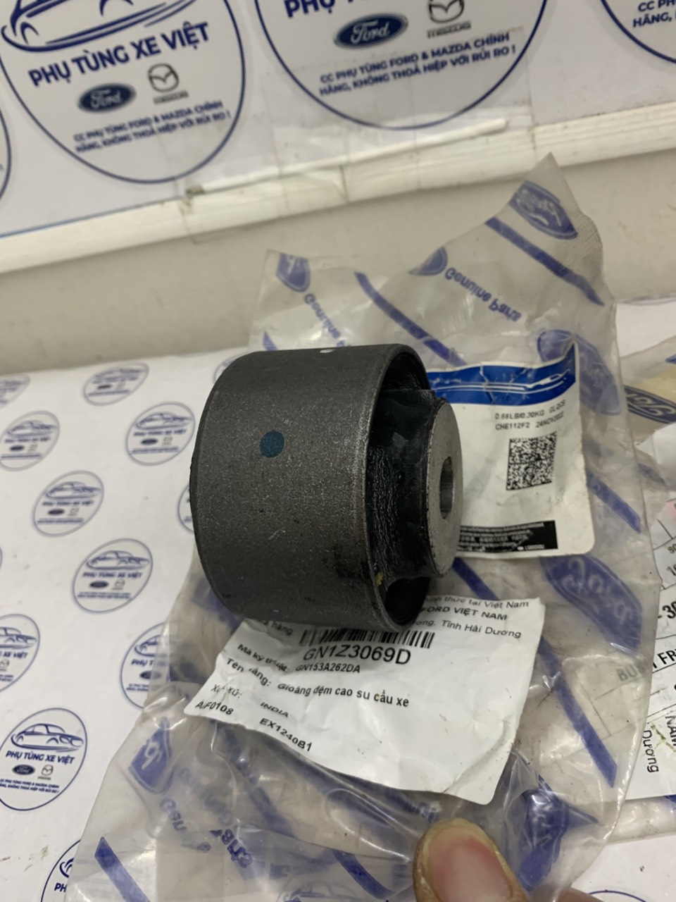 Cao su càng a trước Ford EcoSport, to, lỗ Elip GN1Z3069D