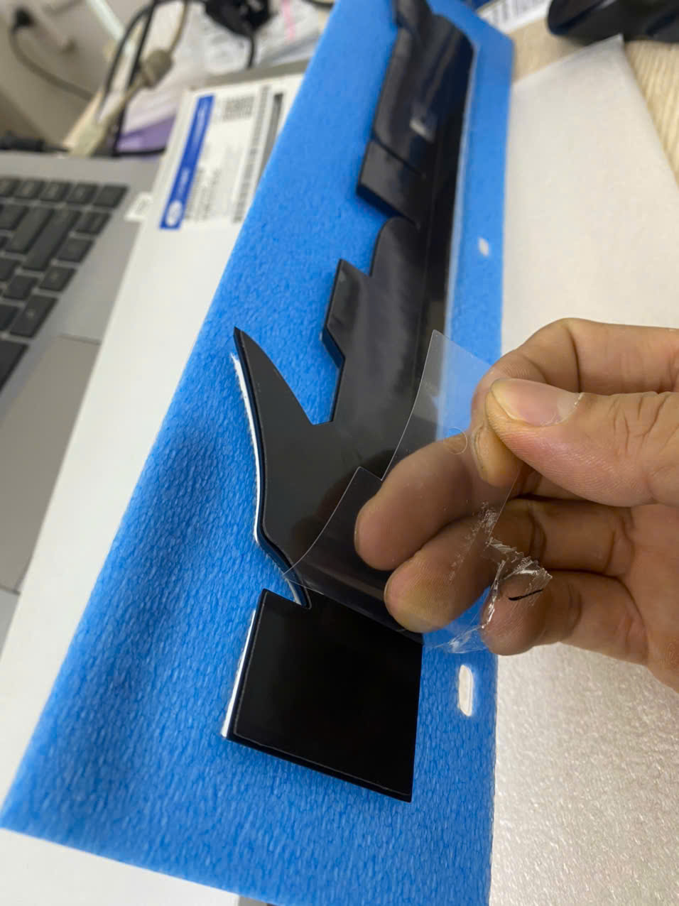 Chữ Raptor nhựa đen dán cửa thùng sau xe Ford JB3Z9942528BB