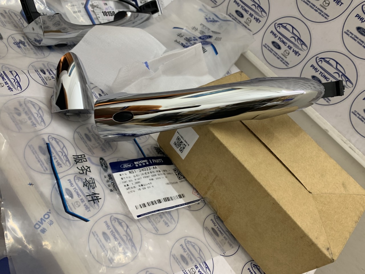 cụm tay cửa ngoài trước phụ Ford Territory NS124023AA BAXUAA
