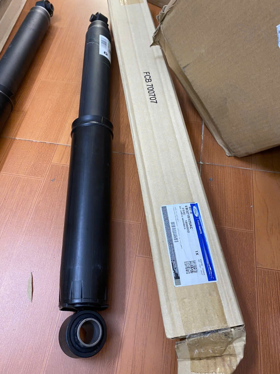 Giảm sóc sau Ranger 3.2 EB3Z18125AC K2MZ18125A