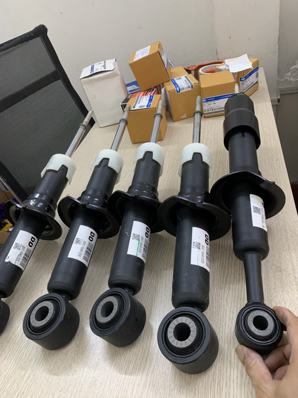 Giảm sóc trước Everest 2018 19 20 21 JB3C18045AAD