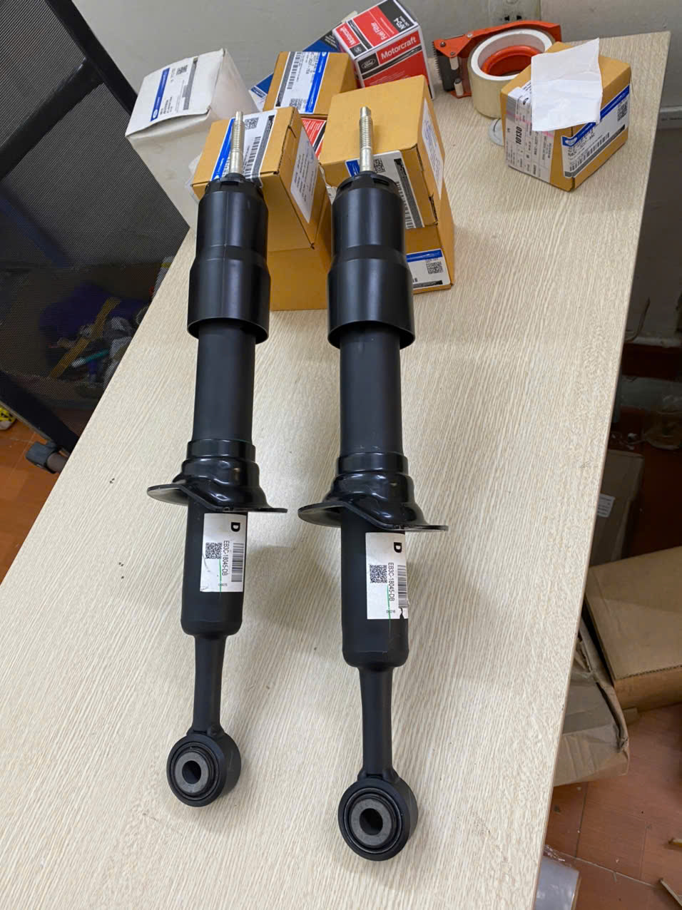 Giảm sóc trước Ranger 3.2 EB3C18045DB EB3Z18124D