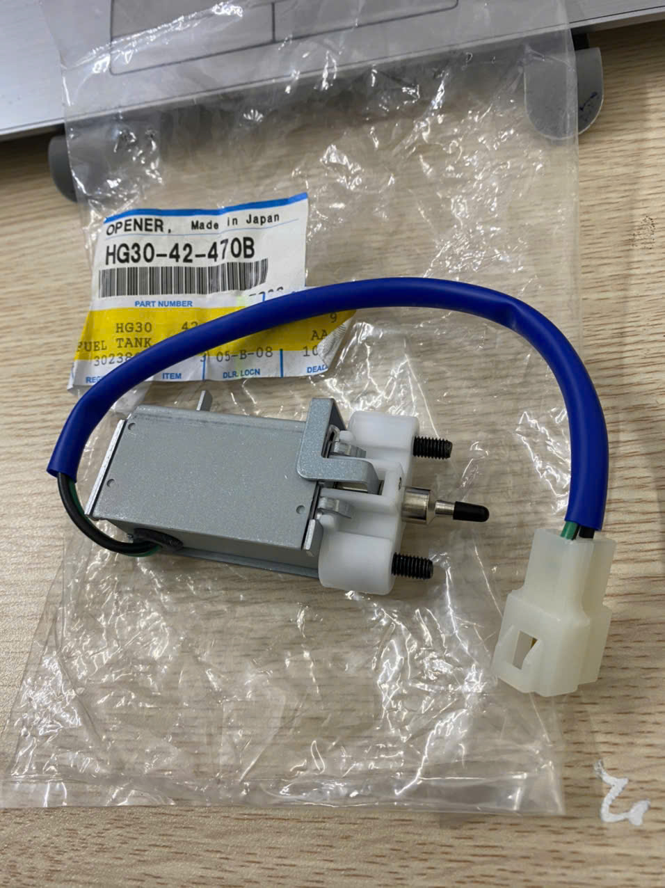 Mô tơ mở nắp bình dầu, bình nhiên liệu Everest HG3042470B