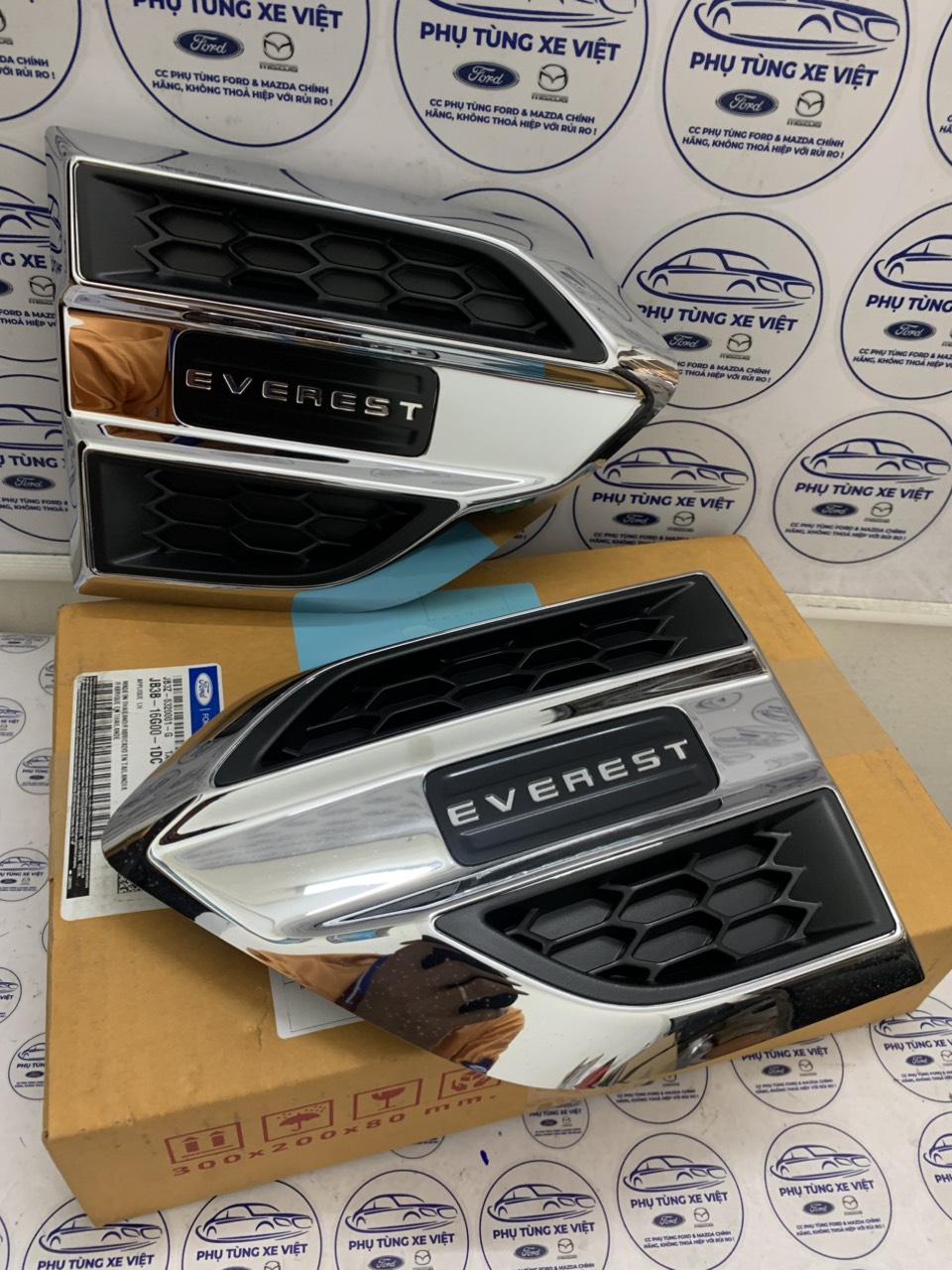 Ốp mang cá Ford Everest 2018 29 20 21, ốp mạ crom, chữ Everest
