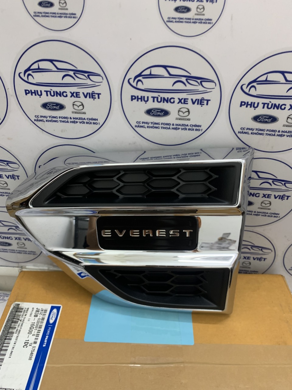 Ốp mang cá Ford Everest 2018 29 20 21, ốp mạ crom, chữ Everest