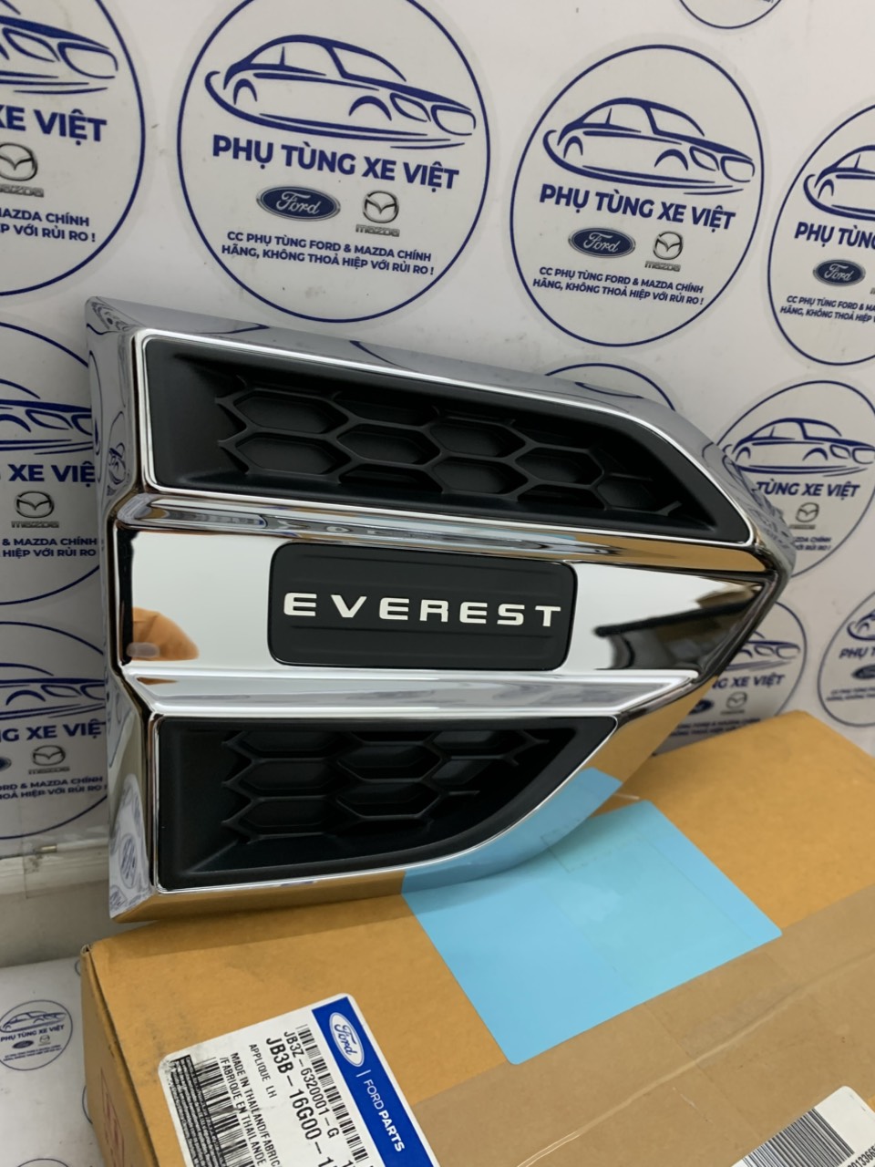 Ốp mang cá Ford Everest 2018 29 20 21, ốp mạ crom, chữ Everest