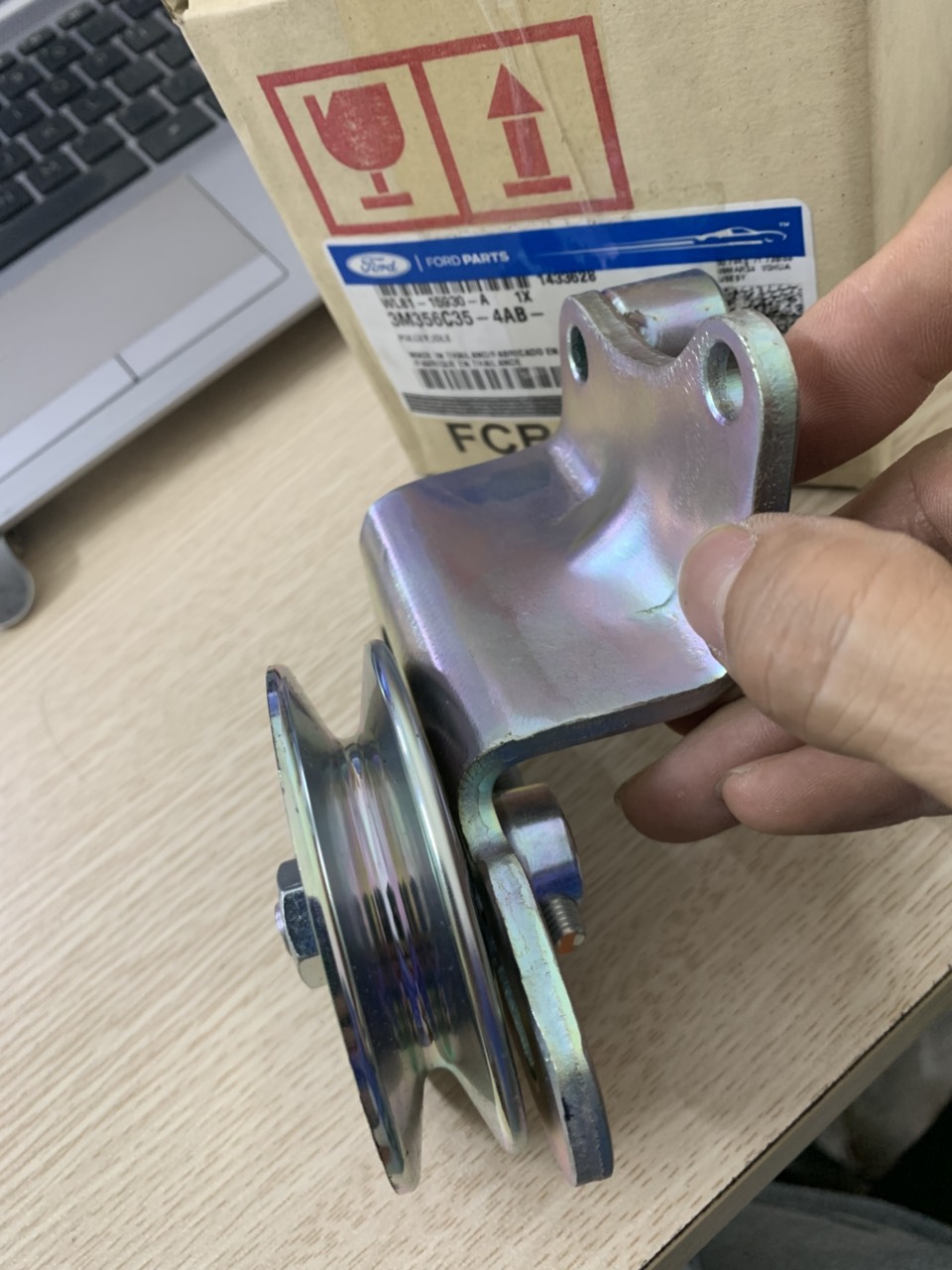 Puly, bi tăng curoa điều hoà Ford Everest, Ranger WL8115930A
