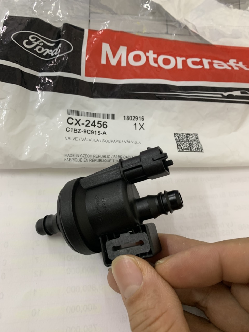 Van thu hồi hơi xăng thừa Ford Fiesta, EcoSport C1B19G866AA