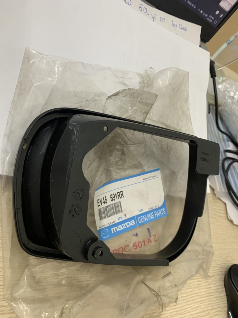 Vành gương Ford Escape (viền gương) EV45691RR EV45691RL