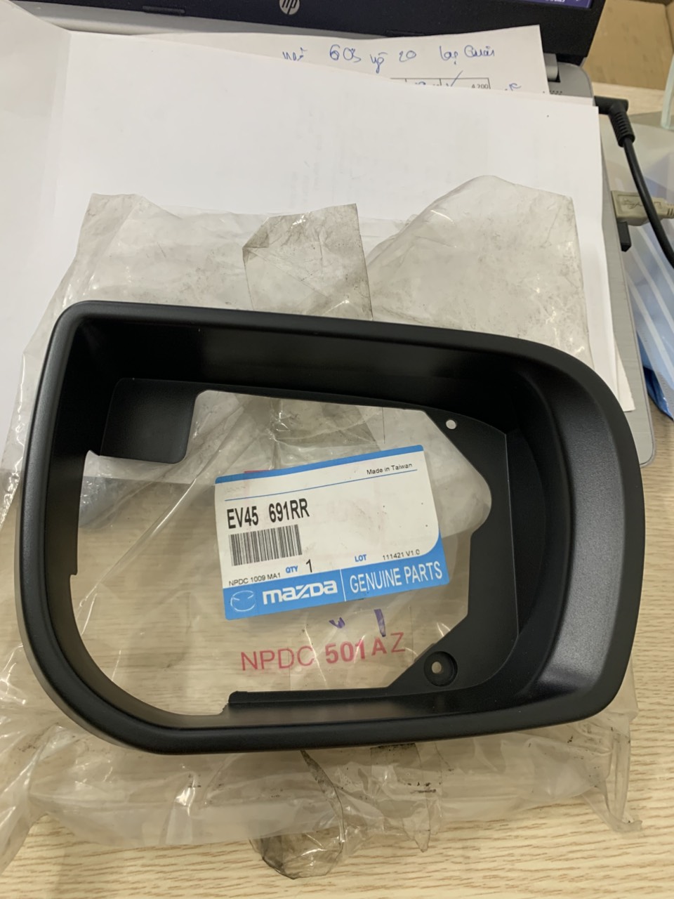 Vành gương Ford Escape (viền gương) EV45691RR EV45691RL