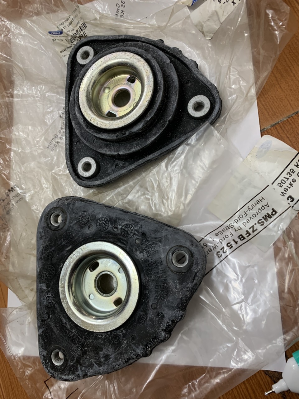 Bát bèo giảm sóc trước Focus 2005 đến 2019 CV6Z3A197A D E