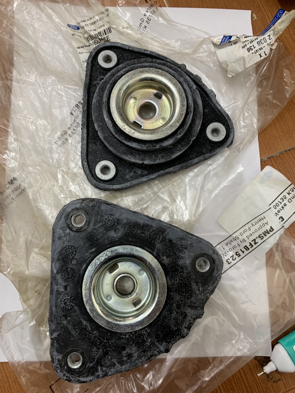 Bát bèo giảm sóc trước Focus 2005 đến 2019 CV6Z3A197A D E