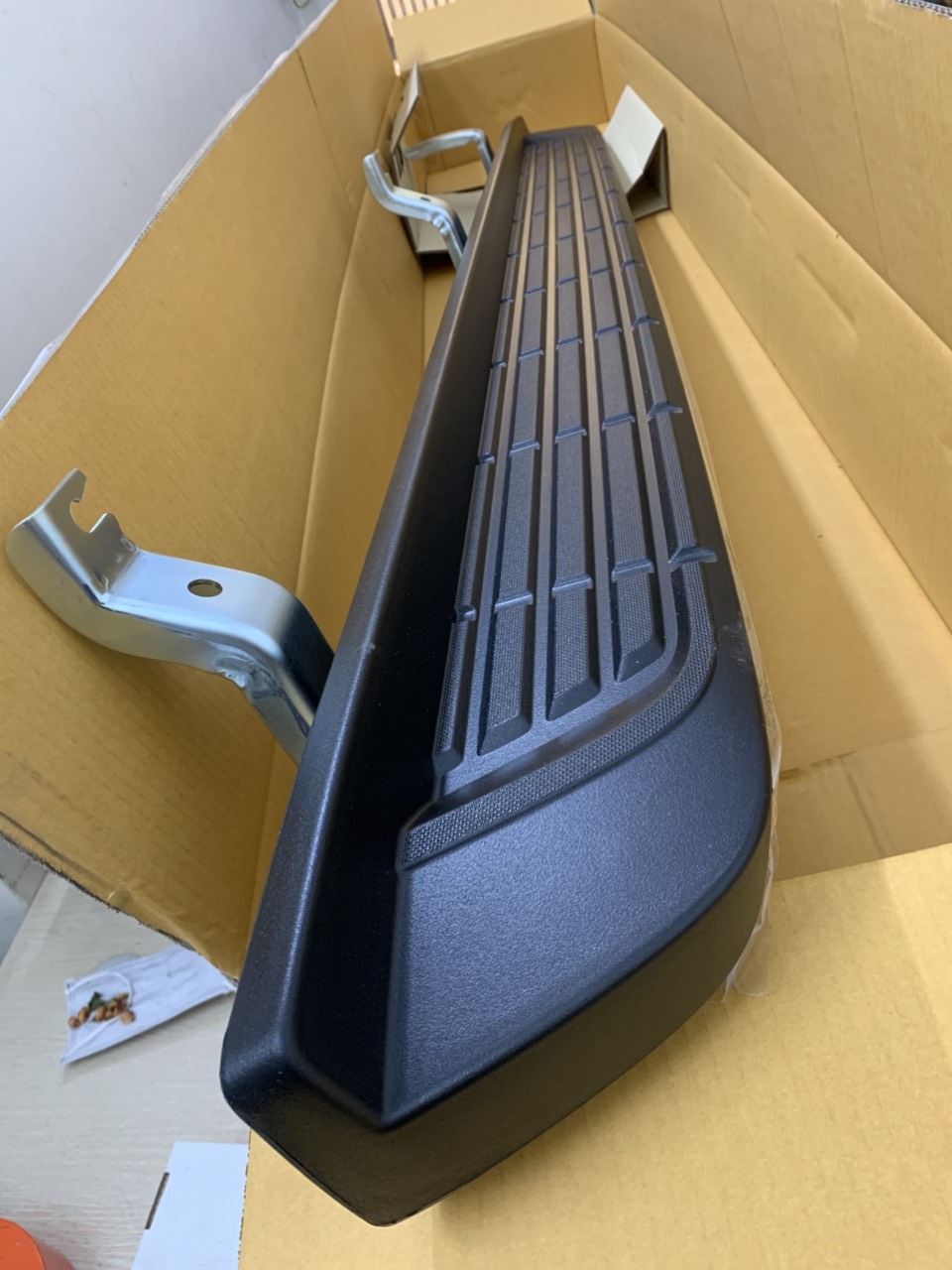 Bệ bước chân Ford Ranger 3.2 bên phụ EB3B EB3Z16450GD