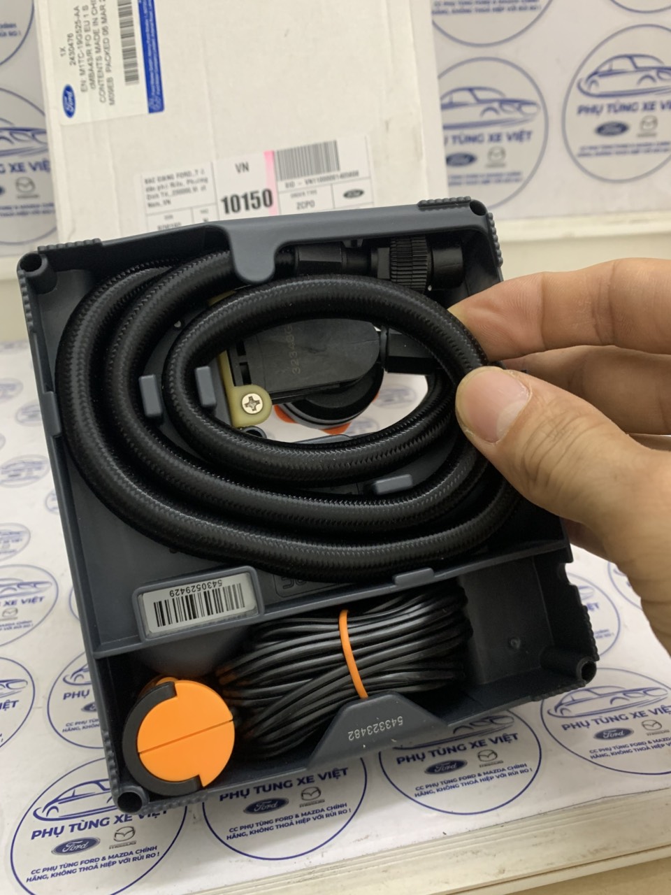 Bơm lốp dự phòng Ford EcoSport chính hãng M1TZ19G525A