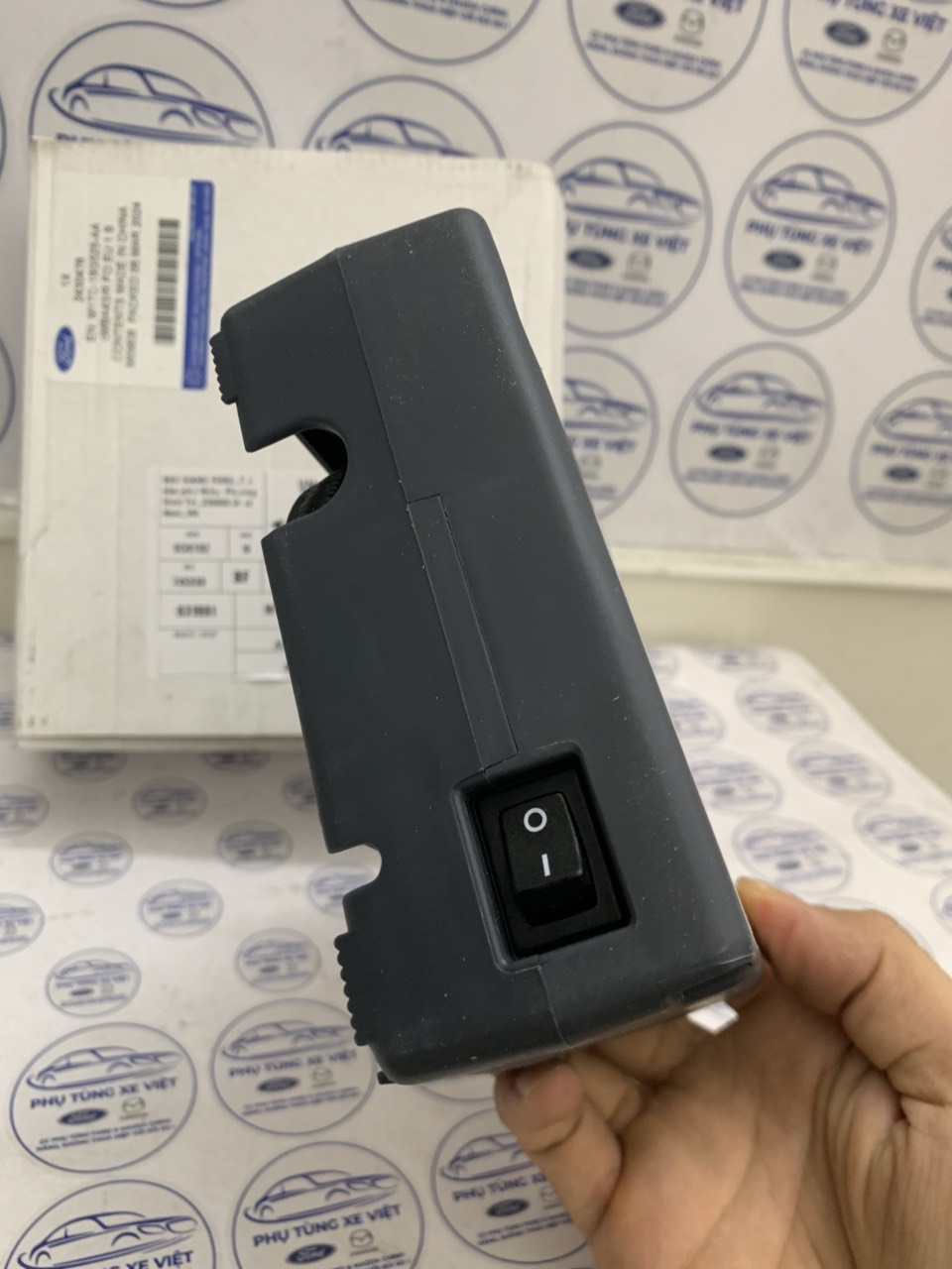 Bơm lốp dự phòng Ford EcoSport chính hãng M1TZ19G525A