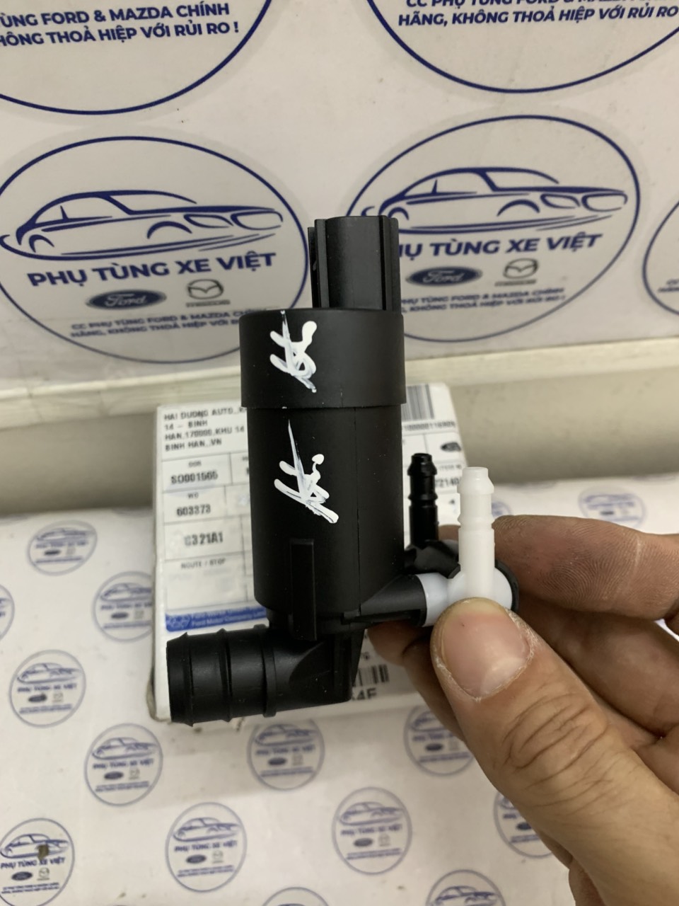 Bơm nước rửa kính Ford Focus 2015 16 17 18 19 BV6117K624BC